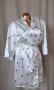 L/XL Бял сатенен халат на сини цветя , снимка 6