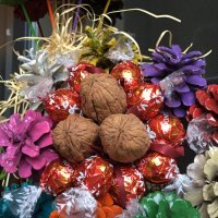 LOVE MANDARINE 🍊 Букет 💐 Бонбони LINDOR 🍬 Цветя Шишарки 🌲 Орех 🌰 Ръчна Изработка ⚒️, снимка 7 - Декорация за дома - 35129539