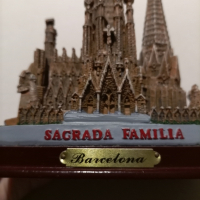 Ценна находка Гауди Барселона Sagrada Familia Декоративен/витринен сувенир Испания , снимка 7 - Колекции - 44737851