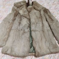 палтото е с  цена  180 лева   естествен косъм М размер  дължина до по  таза състояние  като ново, снимка 1 - Палта, манта - 34222621
