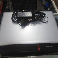 Продавам лаптоп ТОШИБА САТЕЛИТ комплект с чанта, зарйадно и батерия, снимка 2 - Лаптопи за работа - 33771429