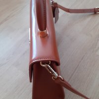 Чисто нова дамска чанта от естествена кожа на фирма  EACH OTHER от Лондон , снимка 5 - Чанти - 42106843