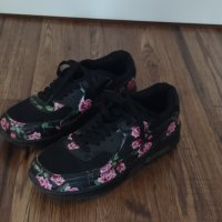 Дамски обувки сникърси на цветя, снимка 2 - Дамски ежедневни обувки - 44369117