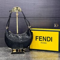 Fendi дамска чанта, снимка 10 - Чанти - 37693612