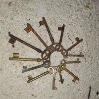 Лот старинни ключове , снимка 1 - Антикварни и старинни предмети - 30360178