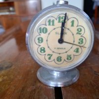 Часовник,Будилник Слава #2, снимка 2 - Антикварни и старинни предмети - 35246146