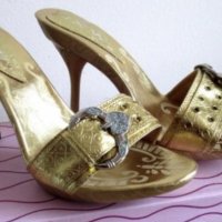 Дамски обувки с катарама , снимка 1 - Дамски обувки на ток - 42812269