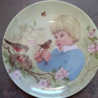 Декоративна порцеланова чиния Kaiser porcelain , снимка 1 - Декорация за дома - 39231543