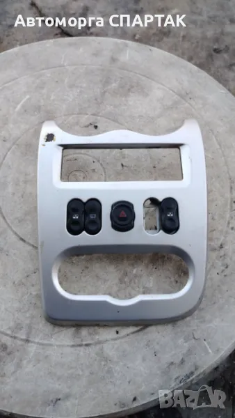 Средна конзола Дачия Сандеро, снимка 1