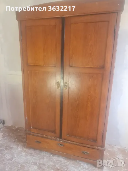 Стар масивен гардероб, изработен от благороден орех, снимка 1