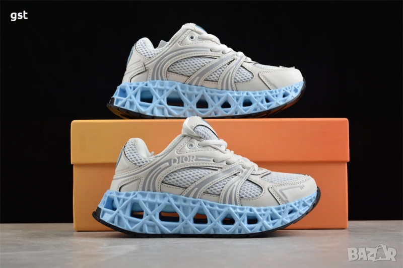 Изключително Редки Dior x Kaws дизайнерски дамски маратонки кецове, снимка 1