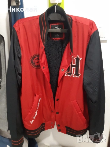 Бомбър Яки Hollister, снимка 2 - Якета - 54073997