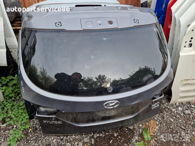 Hyundai I40 комби 2014 година сив цвят в добро състояние заден капак 