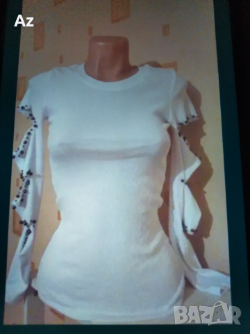 Блуза с перли и изрязани ръкави 