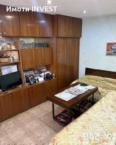 Тухлена къща с голям двор и кладенец – кв. Въбел, снимка 9 - Къщи - 53190974