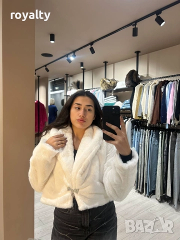 Късо Бяло Дамско Палто 