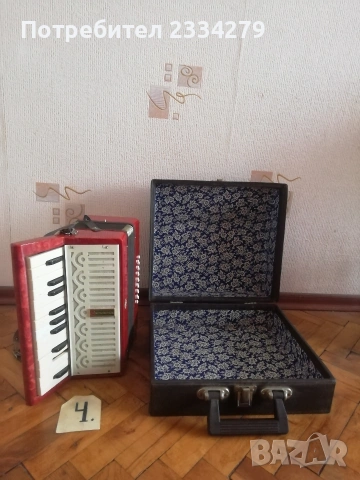 Стари детски музикални инструменти, чинели, дайре, акордеон. , снимка 15 - Антикварни и старинни предмети - 49777852
