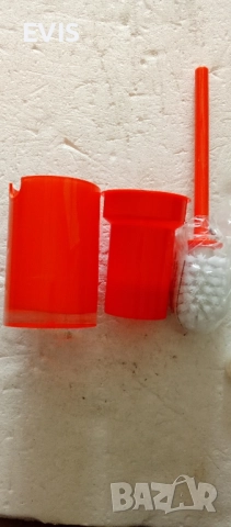 Продавам четка за тоалетна с поставка , снимка 3 - Мопове, кофи, четки и метли - 51775466