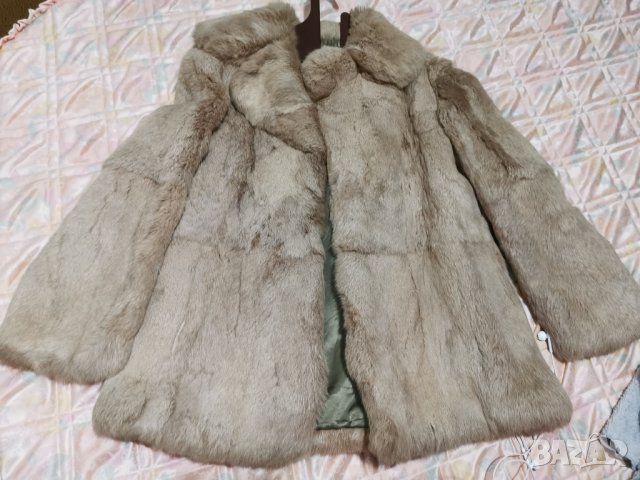 палтото е с  цена  180 лева   естествен косъм М размер  дължина до по  таза състояние  като ново
