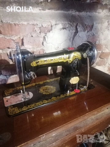 Стара крачна шевна машина