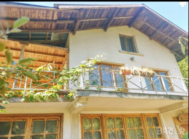 Продавам в гр.Тетевен имот ведно с 4 жил.сгради,гараж и стоп.постройка, снимка 2 - Къщи - 51406240