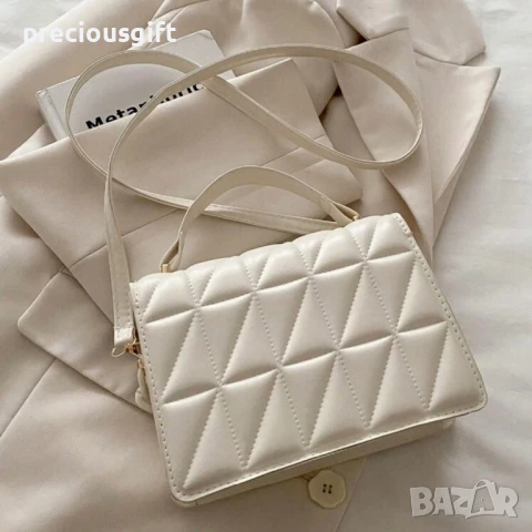 Дамска бяла чанта, снимка 4 - Чанти - 51267440