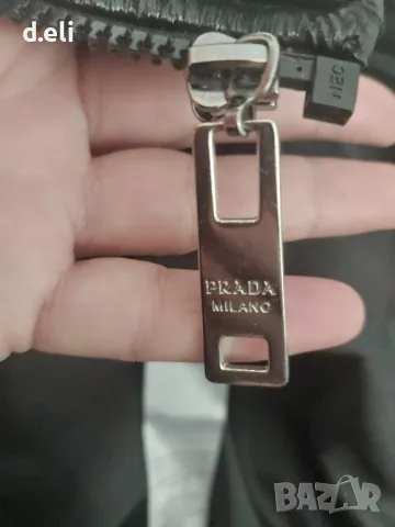 PRADA Size M Лъскав ефект , снимка 8 - Елеци - 49746704