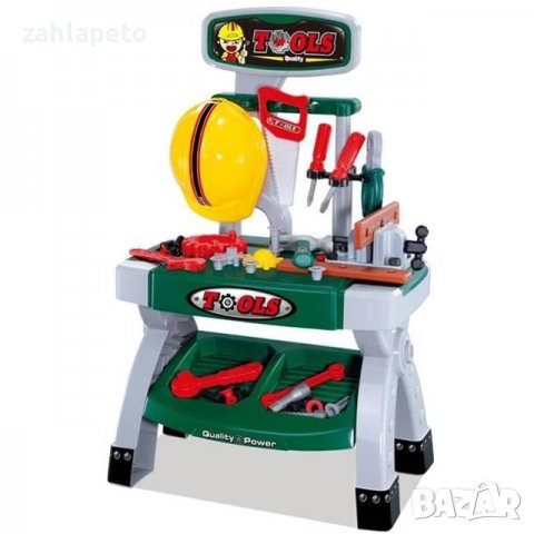 Работилница с каска и инструменти