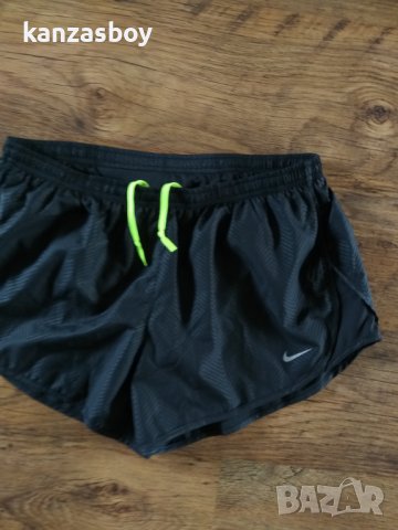 nike Modern Embossed Tempo Shorts - страхотни дамски шорти КАТО НОВИ, снимка 3 - Спортни екипи - 37552629