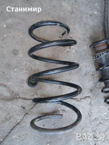 Предна пружина Тойота Корола 2003г 90к.с дизел, хечбек 