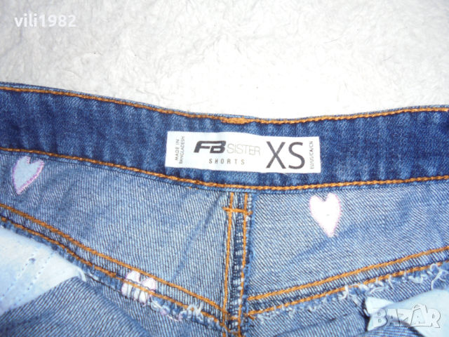 FBsister Дамски къси дънкови панталони с бродирани сърца XS, снимка 3 - Къси панталони и бермуди - 44739333