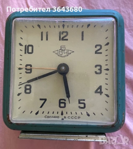 Будилник Б84 ретро, съветски, оригинал, работещ отлично.