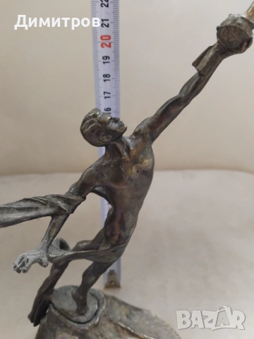 Бронзова статуетка Гагарин към звездите , снимка 4 - Антикварни и старинни предмети - 54080819