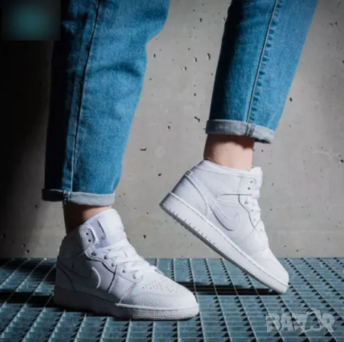Air Jordan 1 Mid – Triple White  номер 36-36,5 оригинални маратонки , снимка 9 - Маратонки - 48870526