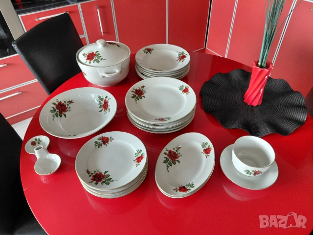 Порцеланов сервиз , български , страхотен , 23 части 