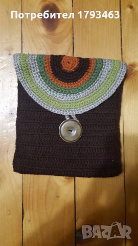 Ръчно плетена чантичка за гримовете 