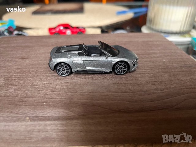 Hot wheels Audi R8 Spyder, снимка 2 - Колекции - 42460770