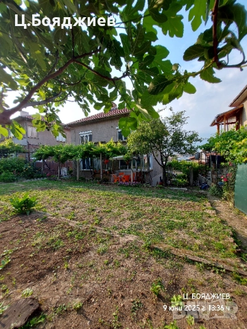 Имот, Топ локация, Двуетажна къща с гараж и самостоятелен двор, Център, гр.Горна Оряховица. , снимка 17 - Къщи - 50683605