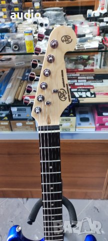Електрическа китара цвят син металик, снимка 3 - Китари - 40496098