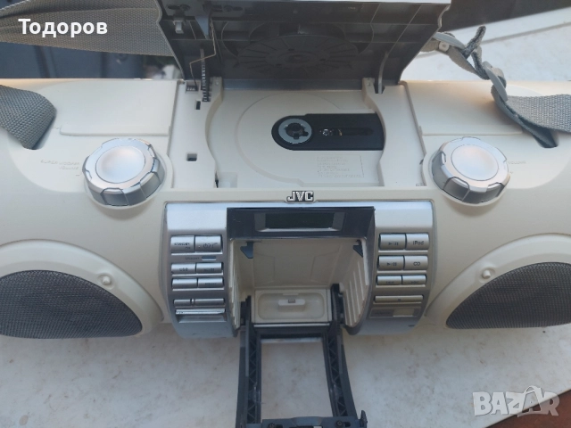 JVC RV-NB51W CD/MP3,USB,iPod Docking, Tuner Boomblaster , снимка 4 - Радиокасетофони, транзистори - 52106805