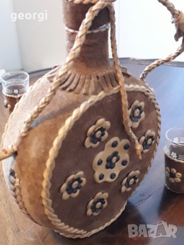 Декоративна бутилка бъклица с шест чаши   4/3, снимка 9 - Аксесоари за кухня - 31683461