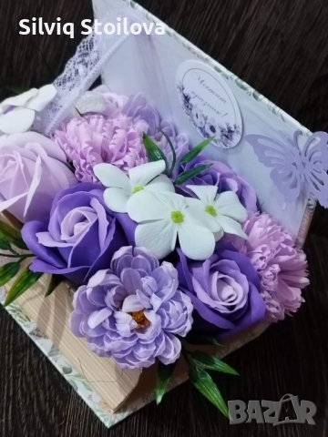 Кутия книга със сапунени цветя, снимка 2 - Подаръци за жени - 40305124