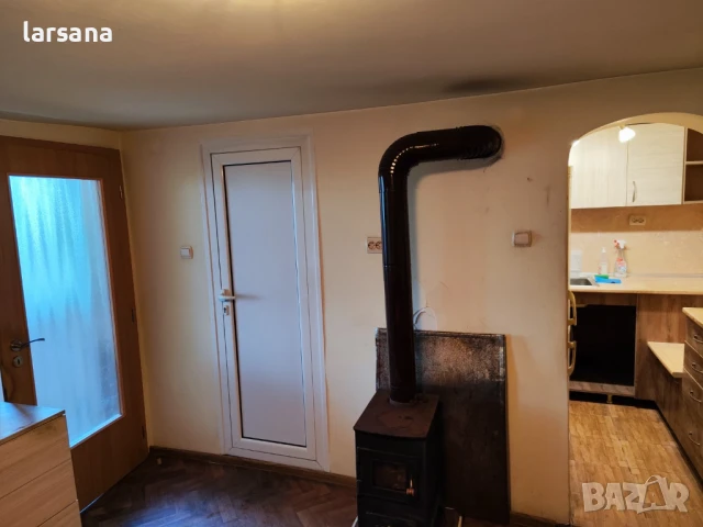 Къща/Вила/с двор, снимка 2 - Къщи - 51025393