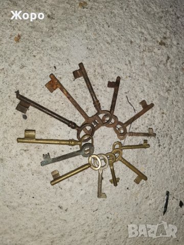Лот старинни ключове , снимка 1 - Антикварни и старинни предмети - 30360178