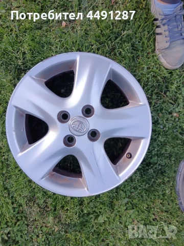 Toyota Yaris 15, снимка 6 - Гуми и джанти - 54334442