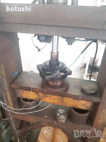 Преса хидравлична, снимка 2 - Други машини и части - 52444555