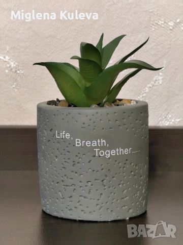 Мини саксийка от гипс с изкуствено цвете 