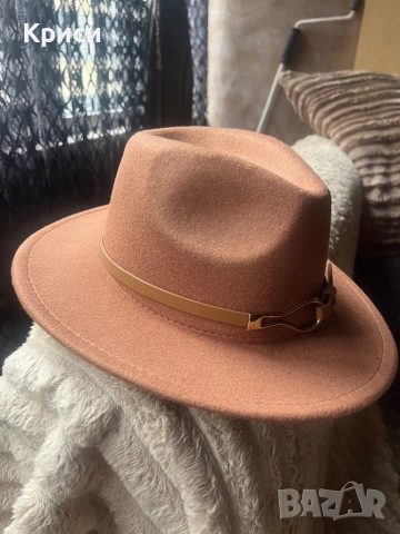 Дамска вълнена шапка