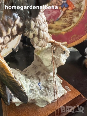 Порцеланова скулптура G. Armani Florence – Сокол, Италия, сертификат, снимка 11 - Декорация за дома - 54118168