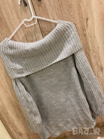Дамски пуловер с голяма яка